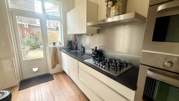 Medium property photo - Vondelstraat, 2513 EW Den Haag